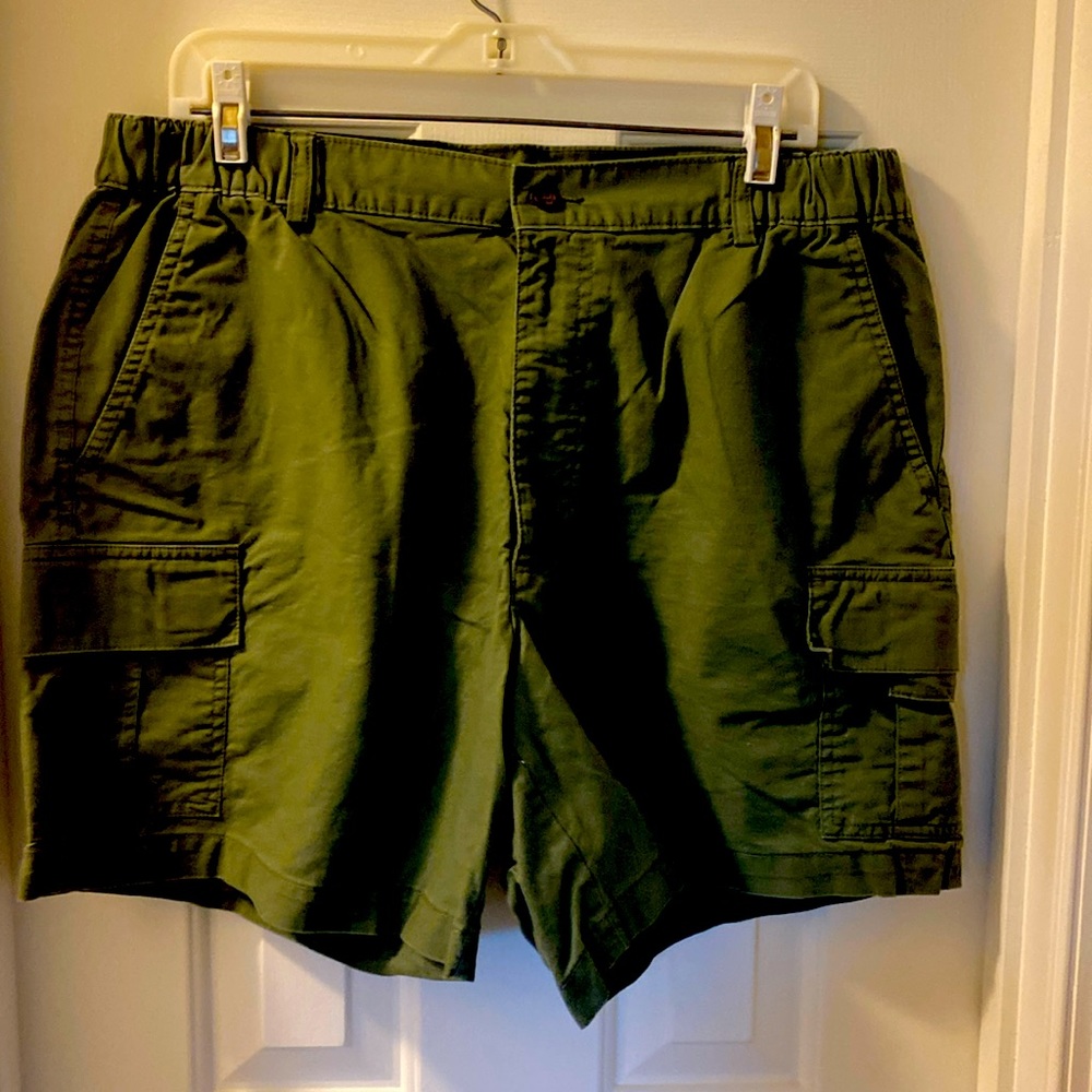 Men’s Docker Cargo Shorts. Size 36. Olive color.